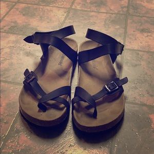 Around-ankle sandals